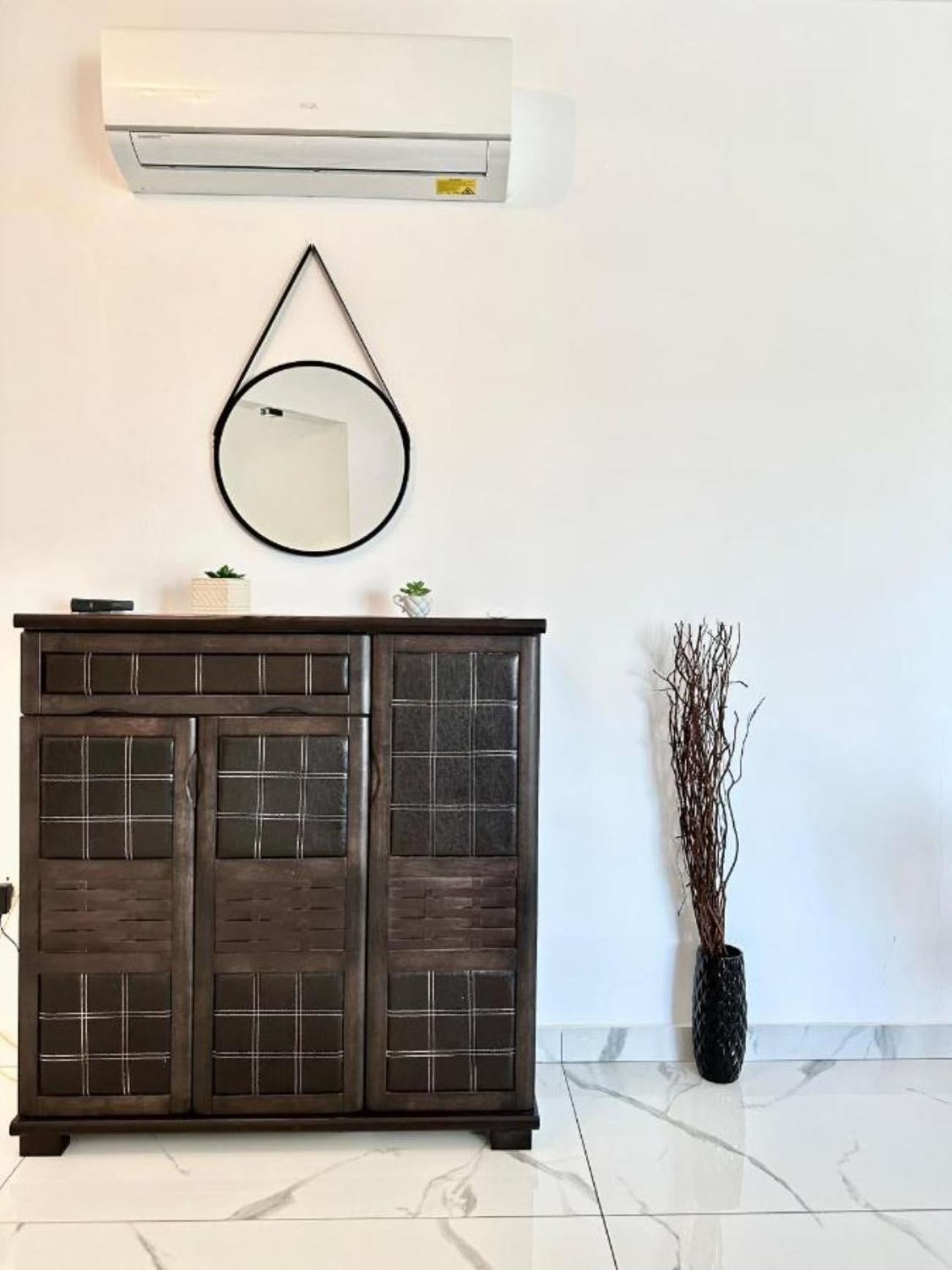 H&O Boulevard Breeze Apartment! Paphos Exterior foto