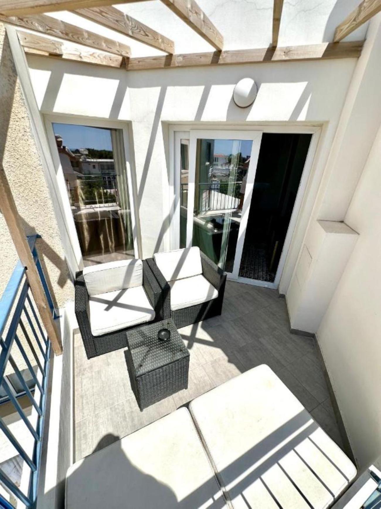 H&O Boulevard Breeze Apartment! Paphos Exterior foto