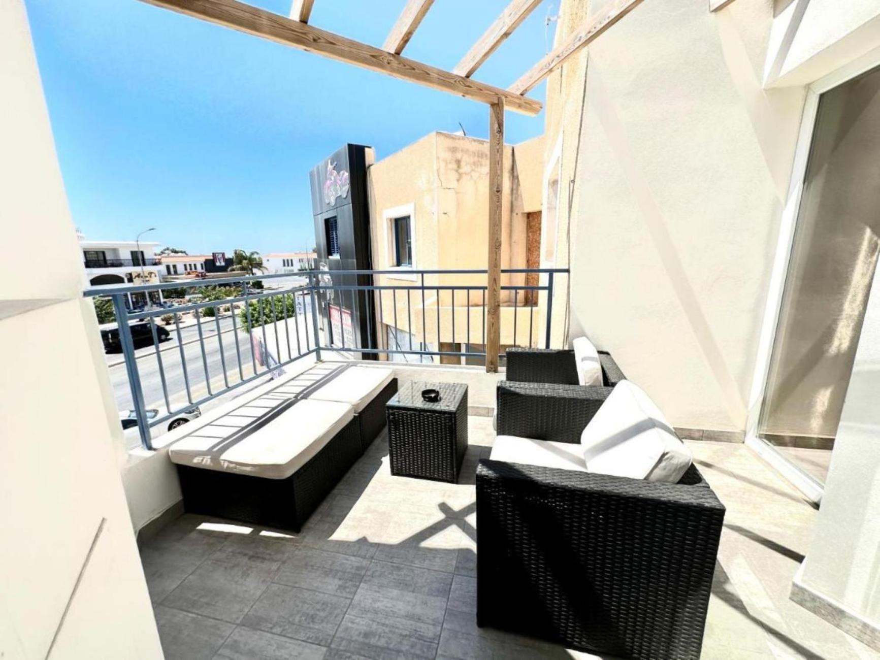H&O Boulevard Breeze Apartment! Paphos Exterior foto