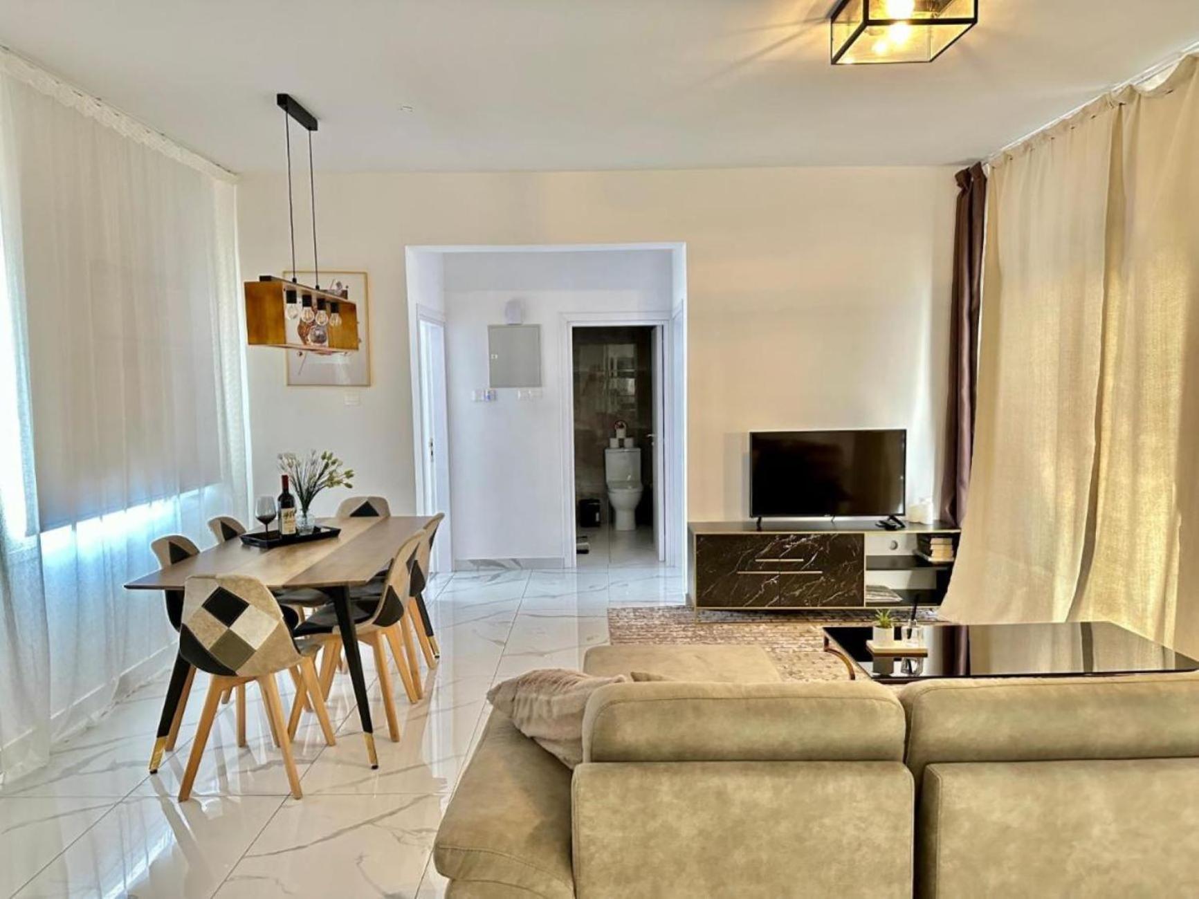H&O Boulevard Breeze Apartment! Paphos Exterior foto