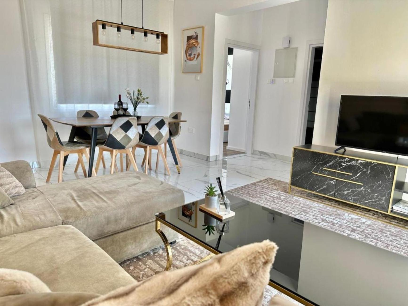 H&O Boulevard Breeze Apartment! Paphos Exterior foto
