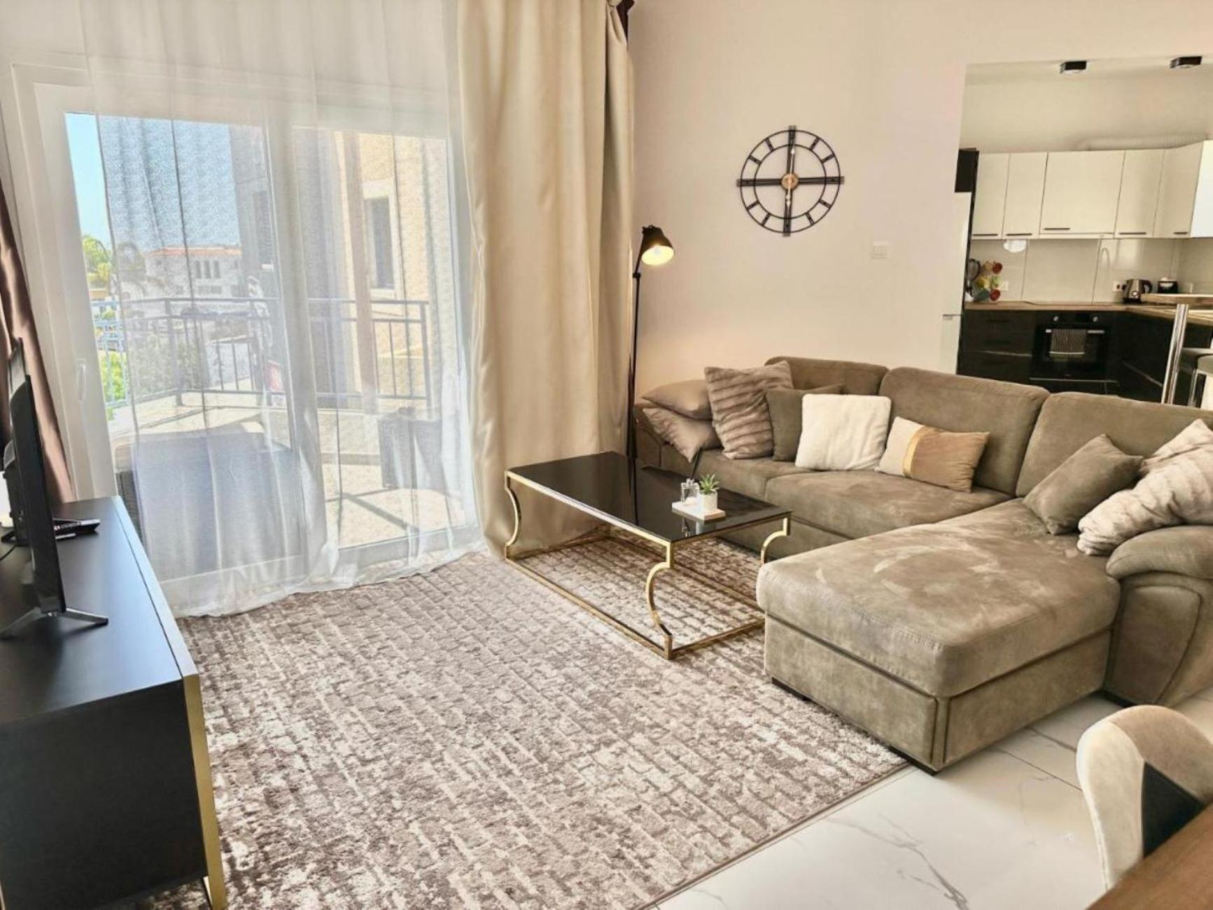 H&O Boulevard Breeze Apartment! Paphos Exterior foto